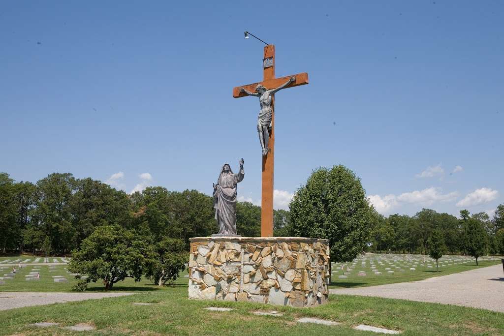 Holy Cross Cemetery | 5061 Harding Hwy, Mays Landing, NJ 08330, USA | Phone: (609) 625-2123