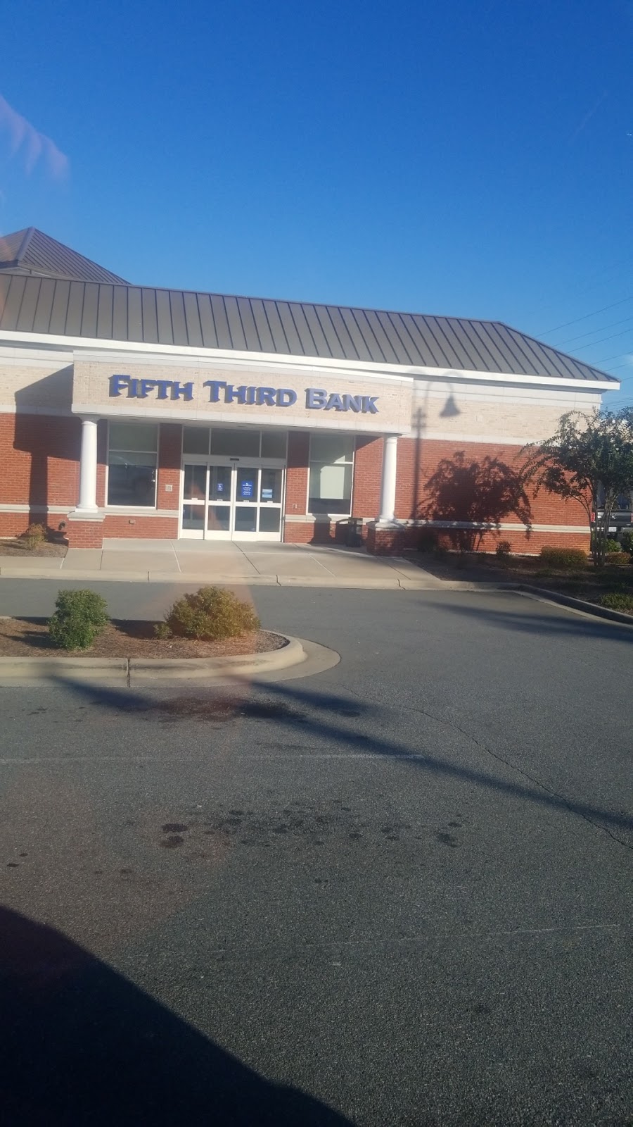 Fifth Third Bank & ATM | 606 S Main St, Kannapolis, NC 28081, USA | Phone: (704) 933-1193
