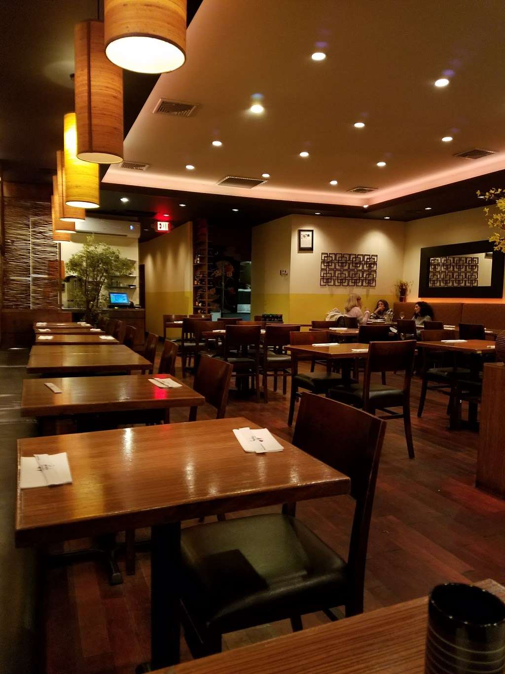 Haiku Asian Bistro | 8025 Jericho Turnpike, Woodbury, NY 11797, USA | Phone: (516) 584-6782