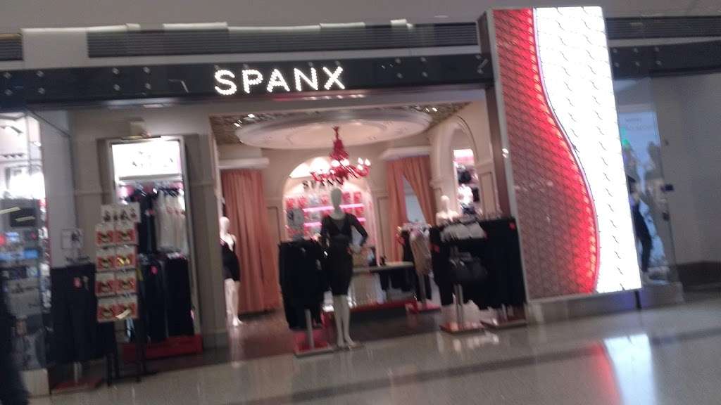 SPANX | 200 World Way, Los Angeles, CA 90045, USA