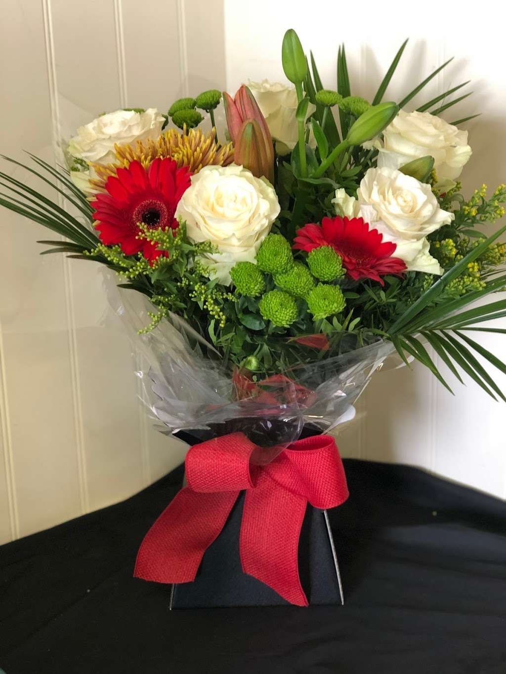 Poppies Designer Flowers | Park Lodge, Warren Business Centre, Lordship Rd, Writtle, Chelmsford CM1 3WT, UK | Phone: 07961 888576