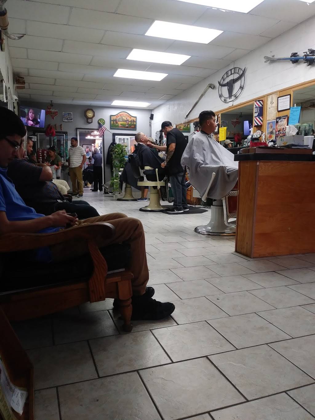 Toms Barber Shop | 732 N Sylvania Ave, Fort Worth, TX 76111, USA | Phone: (817) 831-1551