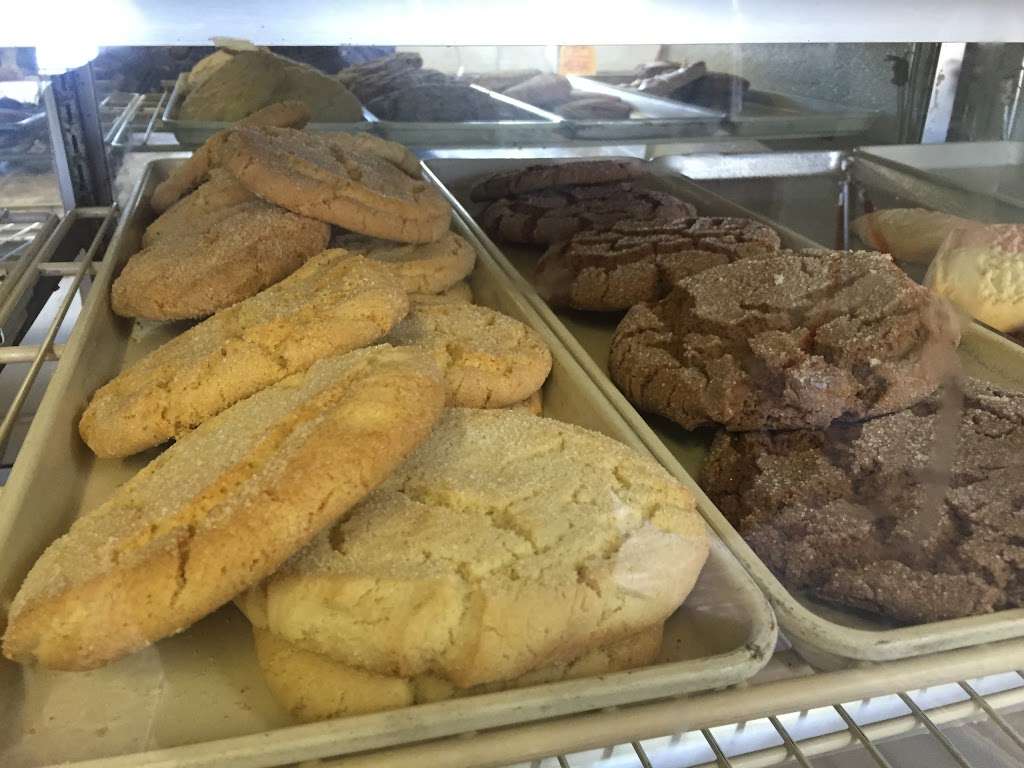 Reveles Mexican Bakery | 2610 Sylvan Ave, Dallas, TX 75212, USA | Phone: (214) 744-7531