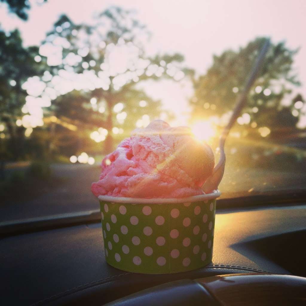 Sully's Ice Cream Stand 55 Graniteville Rd, Chelmsford, MA 01824, USA