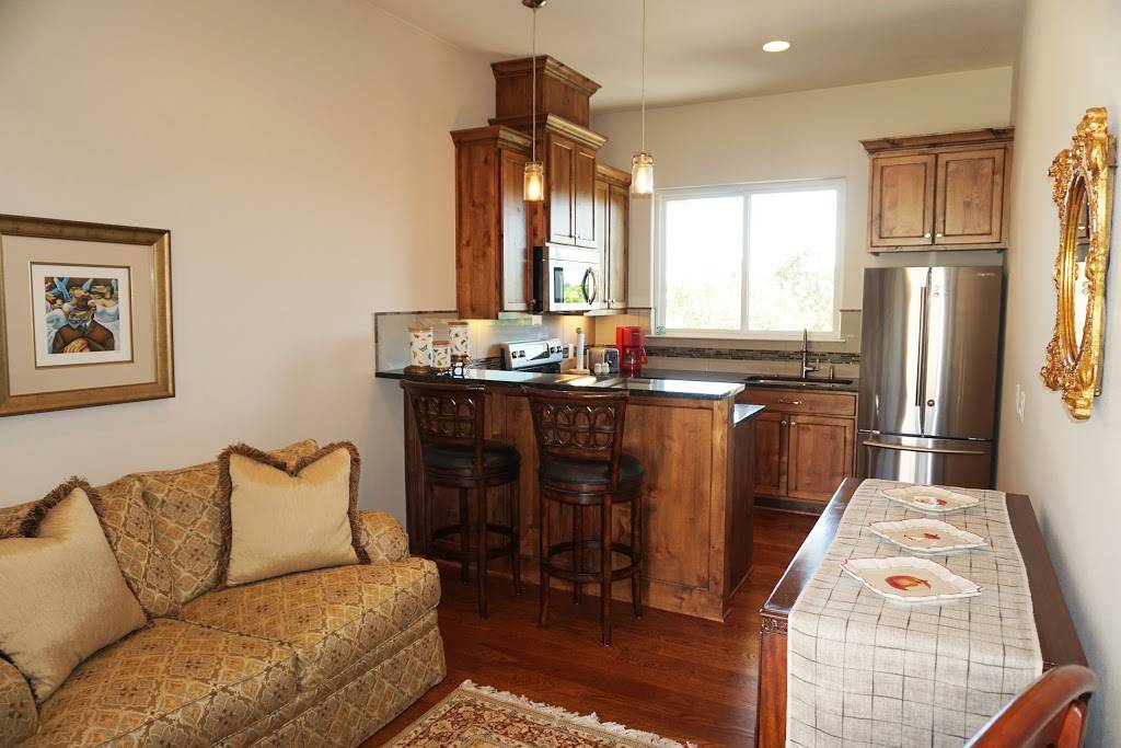 Trinity Creek Bed & Breakfast | 14815 Iowa St, Austin, TX 78734, USA | Phone: (512) 599-3180