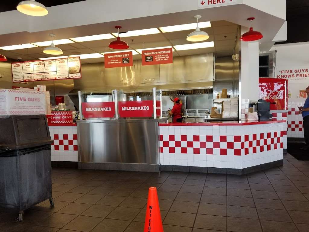 Five Guys | 701 N Milwaukee Ave, Vernon Hills, IL 60061 | Phone: (847) 680-3810