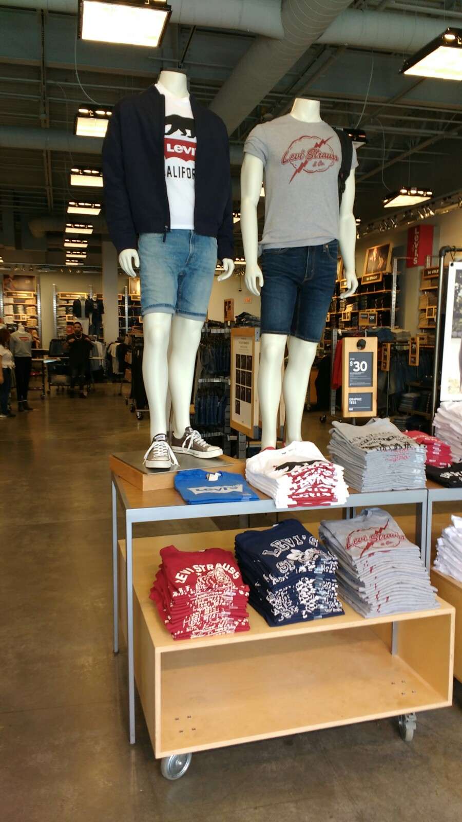 Levis® Outlet Store at the Legends Outlets Kansas City | 1829 Village West Pkwy Ste T-111, Kansas City, KS 66111, USA | Phone: (913) 299-8840