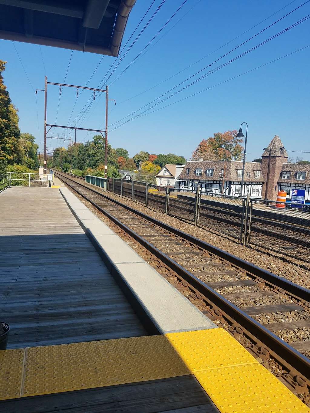 Elkins Park Train Station Parking Lot | 400 Harrison Ave, Elkins Park, PA 19027, USA | Phone: (215) 580-6887