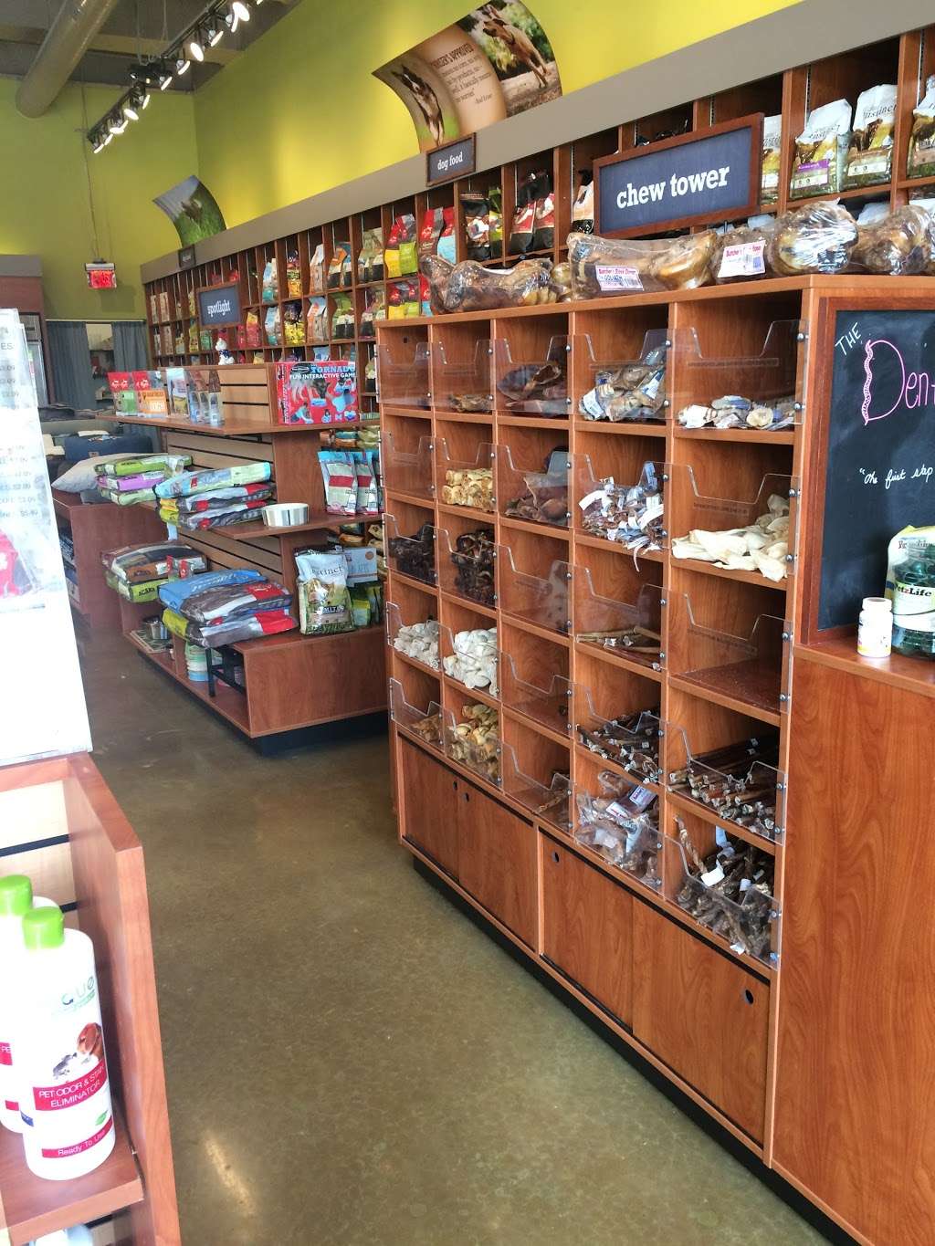 Krisers Natural Pet | 1925 Hughes Landing Blvd, The Woodlands, TX 77380 | Phone: (281) 419-5992