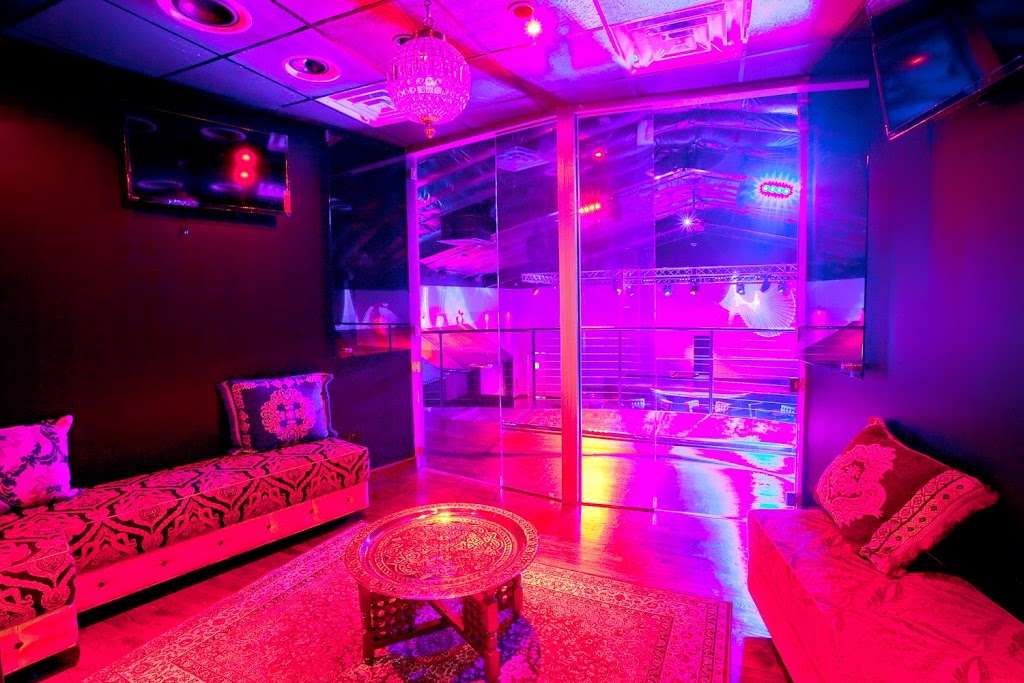 Allure Gentlemens Club | 3801 W Lake St, Stone Park, IL 60165, USA | Phone: (708) 344-3848