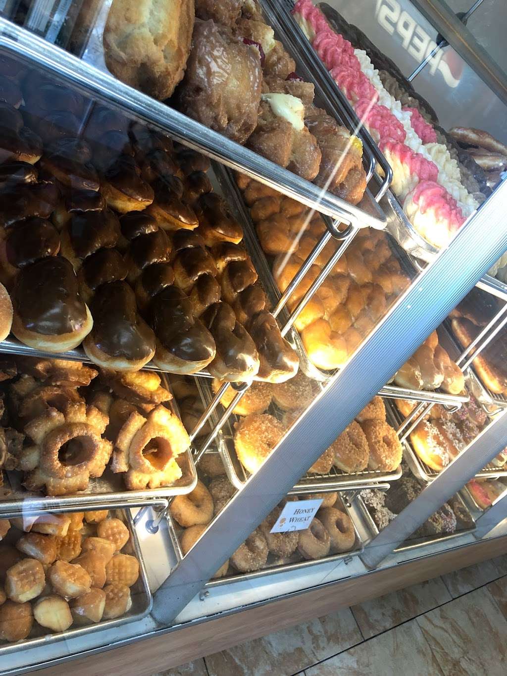 Fresh Donuts | 12625 Frederick St # I3, Moreno Valley, CA 92553, USA | Phone: (951) 656-5080