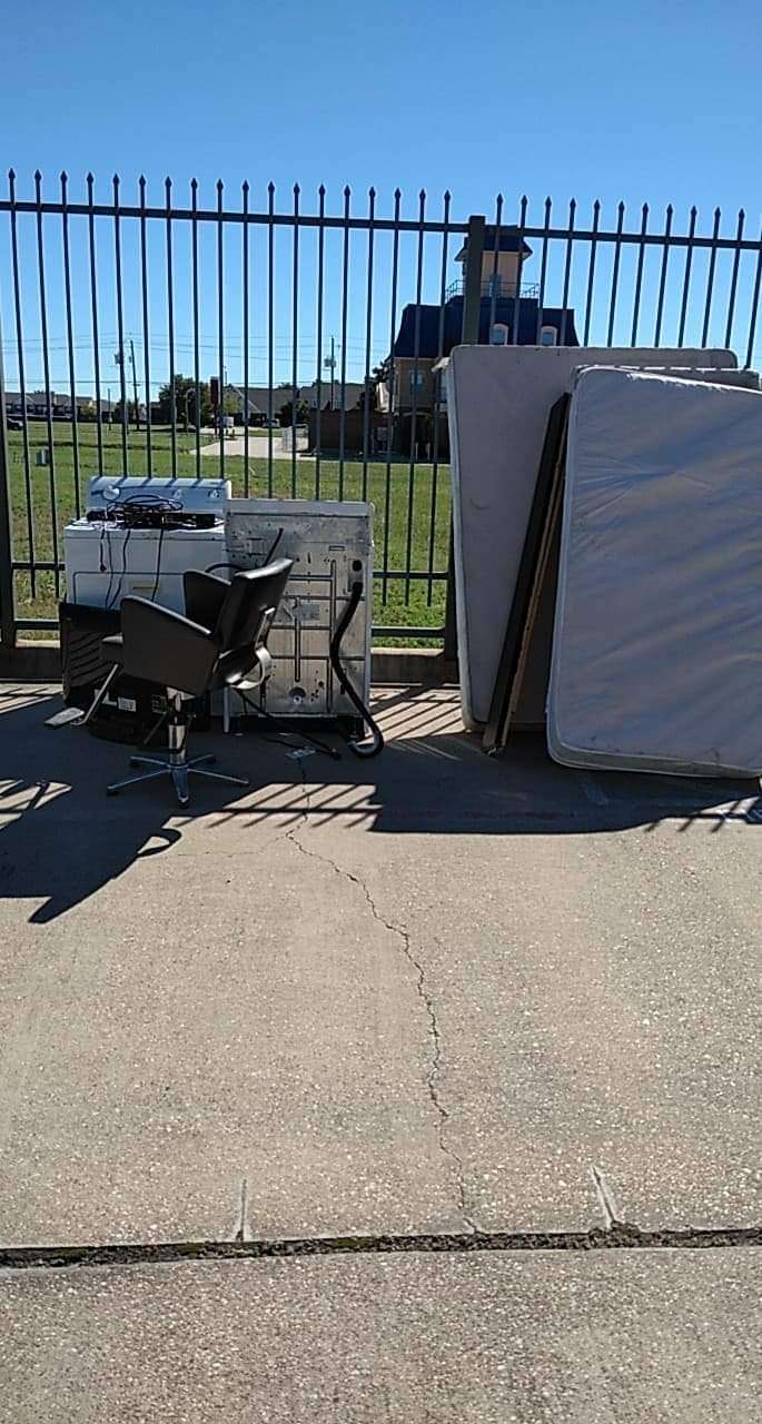 Junk Chunk | Frio Dr, Dallas, TX 75216, USA | Phone: (972) 833-2680