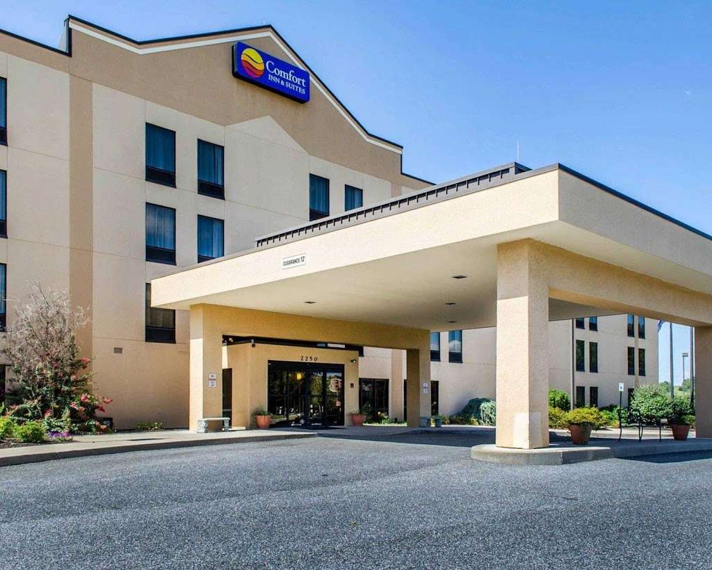 Comfort Inn & Suites | 2250 N George St, York, PA 17406, USA | Phone: (717) 699-1919