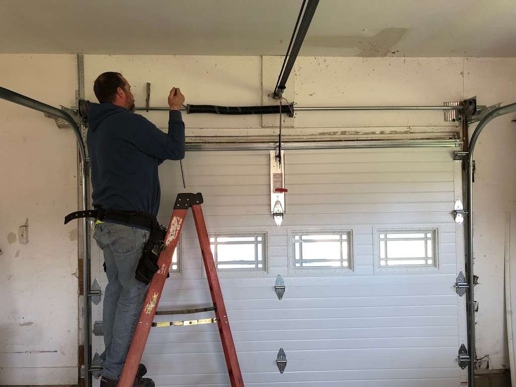 Overhead Door Company of Northwest Indiana | 1272 Horse Prairie Ave, Valparaiso, IN 46385, USA | Phone: (219) 464-1230