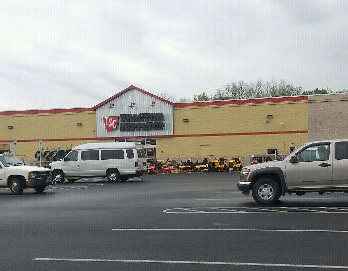 Tractor Supply Co. | 40 Shippensburg Shopping Ctr, Shippensburg, PA 17257, USA | Phone: (717) 477-0932