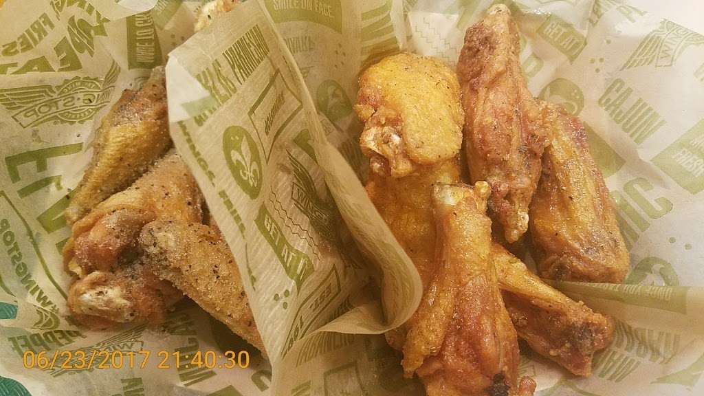 Wingstop | 8633 Woodley Ave, North Hills, CA 91343, USA | Phone: (818) 891-0999