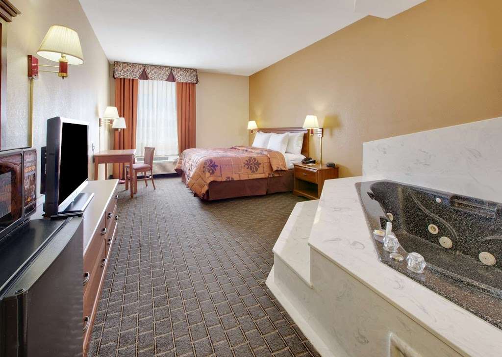 Days Inn by Wyndham Mesquite Rodeo TX | 140 Commerce Way, Mesquite, TX 75149, USA | Phone: (972) 285-1500