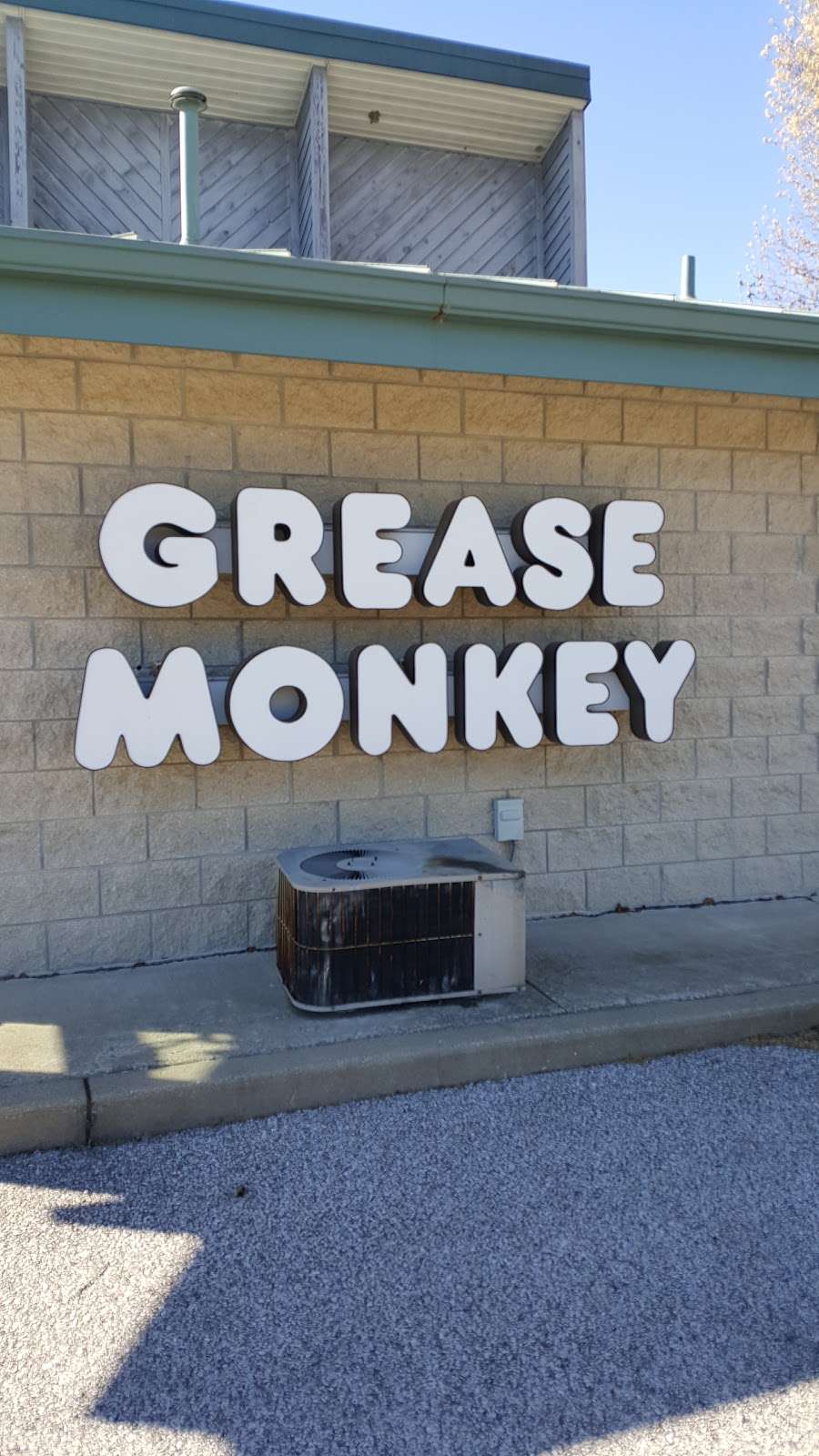 Grease Monkey | 2610 S Walnut St, Bloomington, IN 47401, USA | Phone: (812) 339-2078
