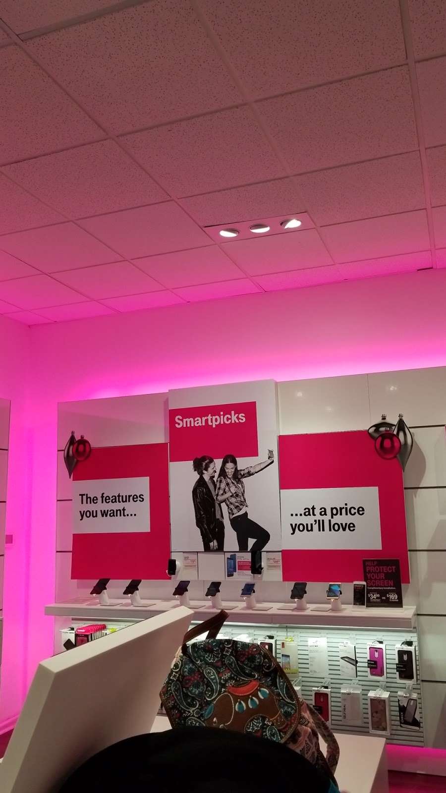 T-Mobile | 15610 Shawnee Mission Pkwy Ste B, Shawnee, KS 66217, USA | Phone: (913) 268-4414