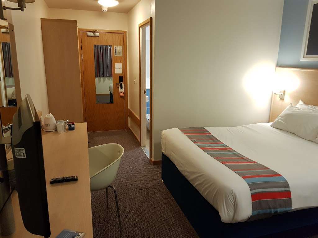 Travelodge Stansted Great Dunmow | Chelmsford Rd, Dunmow CM6 1LW, UK | Phone: 0871 984 6313