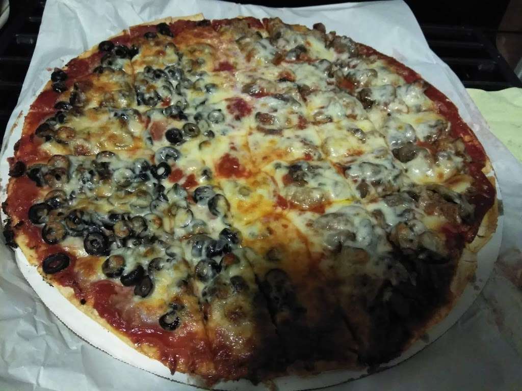 Arrenellos Pizza | 325 E Glenwood Lansing Rd, Dixmoor, IL 60426, USA | Phone: (708) 758-6160