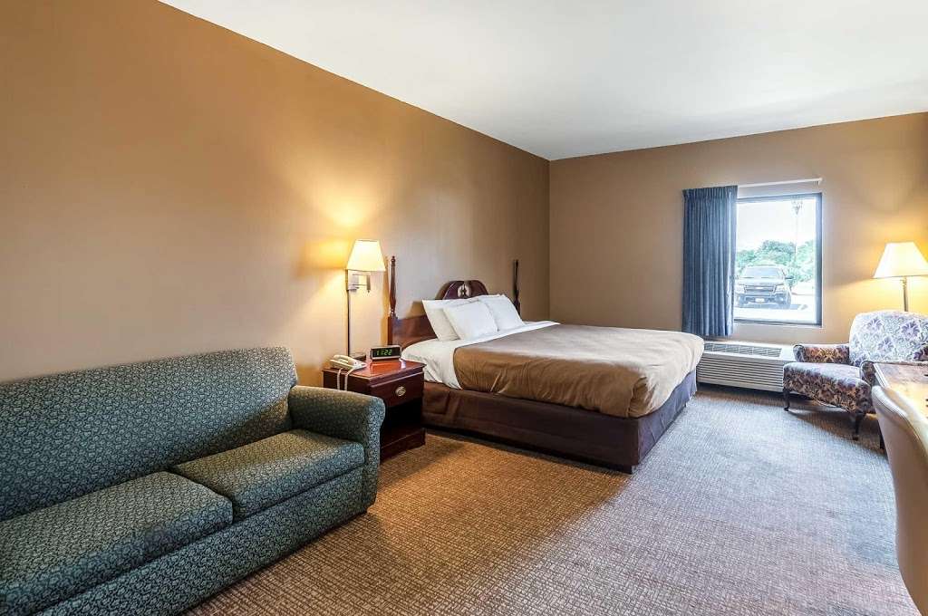 Econo Lodge Inn & Suites | 91 Reliance Rd, Middletown, VA 22645, USA | Phone: (540) 868-1800