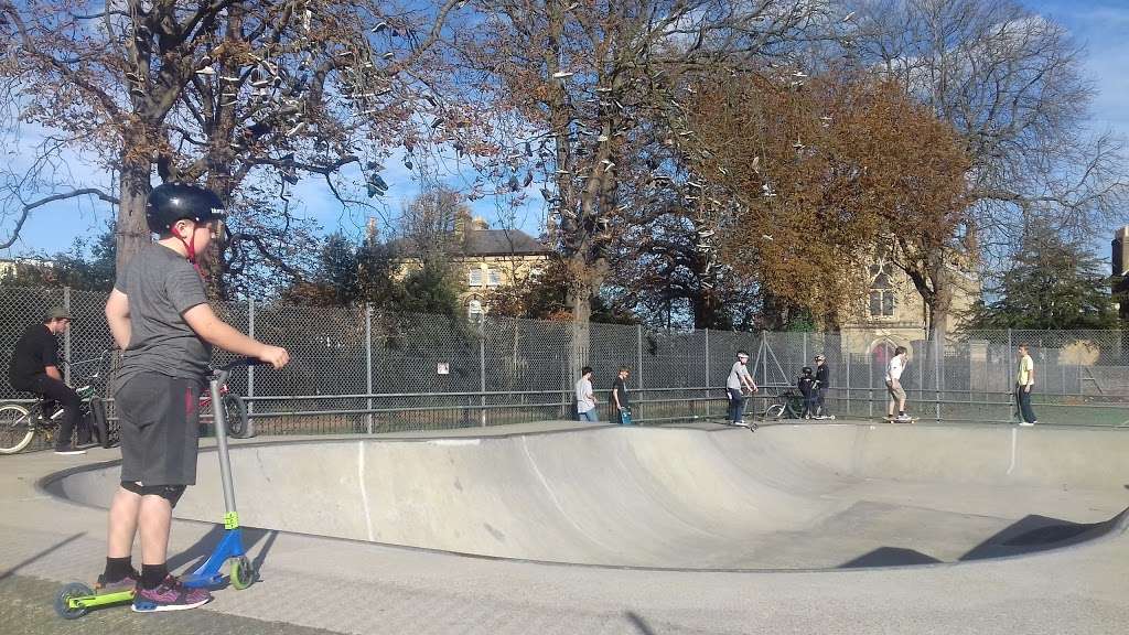 Kingsfield Concrete Skatepark | Church Grove, Hampton Wick, Kingston upon Thames KT1 4ET, UK | Phone: 020 8943 1971