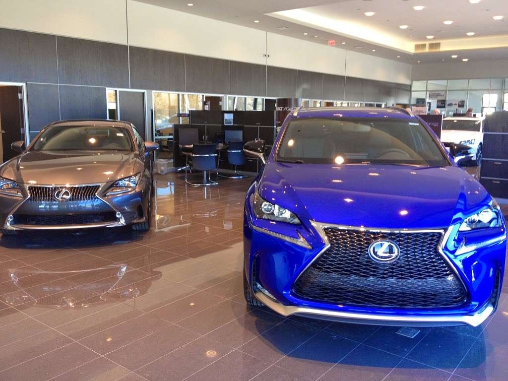 Lexus of Highland Park | 2930 Skokie Valley Rd, Highland Park, IL 60035, USA | Phone: (847) 432-1900