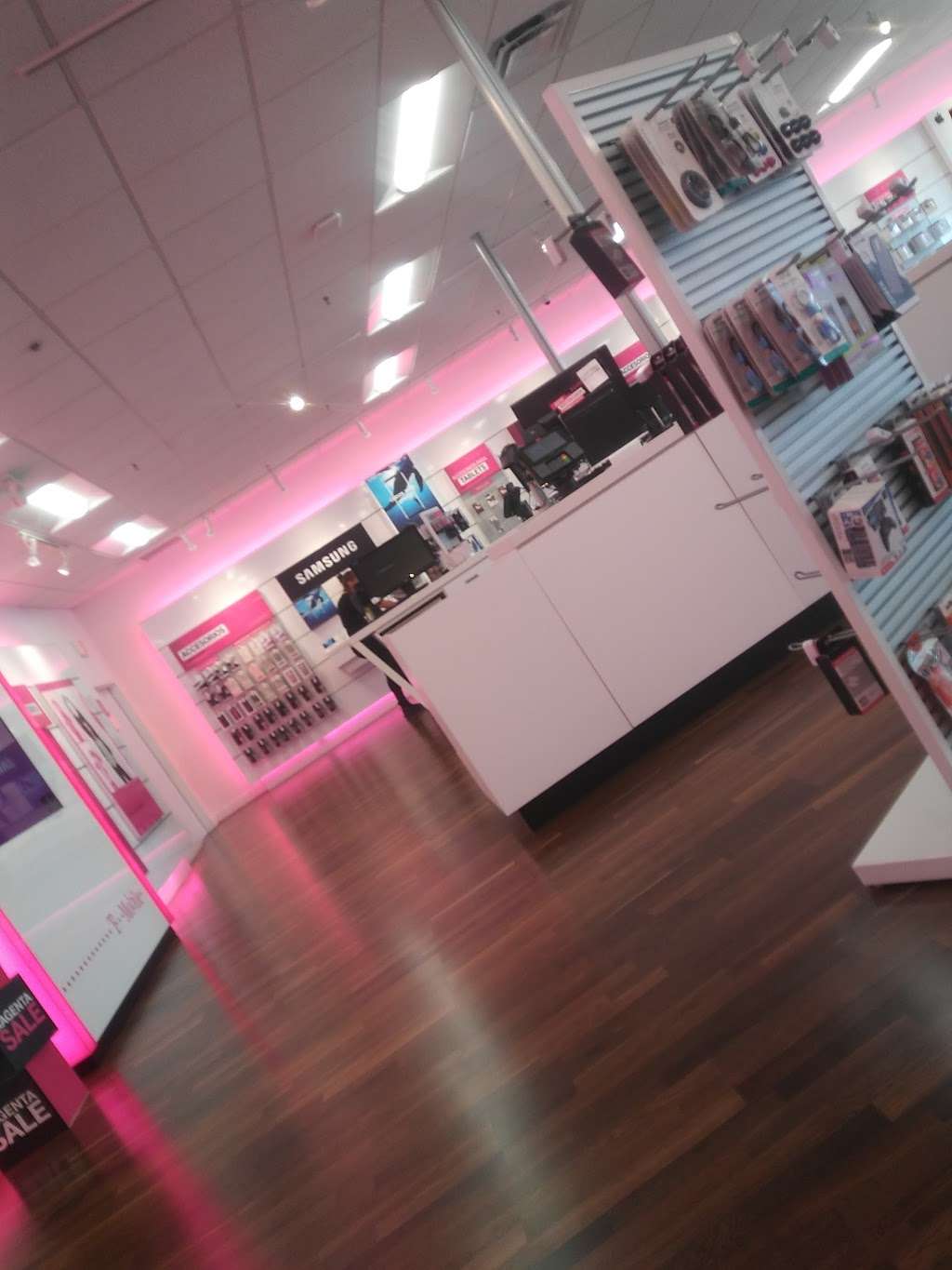 T-Mobile | 1501 E Osceola Pkwy Ste 2, Kissimmee, FL 34744, USA | Phone: (407) 910-4100