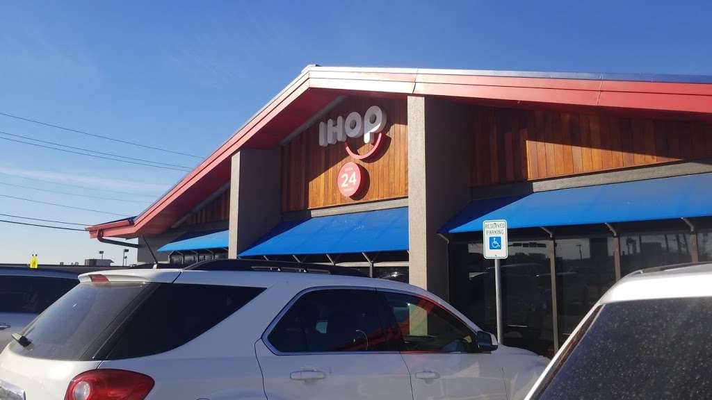 IHOP | Terminal E, 2610 N International Pkwy Gate 8, Dallas, TX 75261, USA | Phone: (972) 973-6433