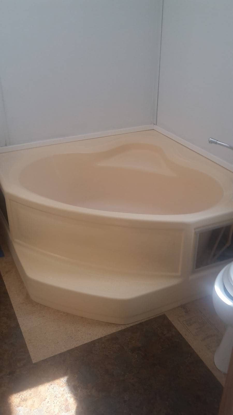 Cook Construction Bathtub Refinishing | 1941 Dellwood Dr, Fort Wayne, IN 46803, USA | Phone: (260) 602-9205