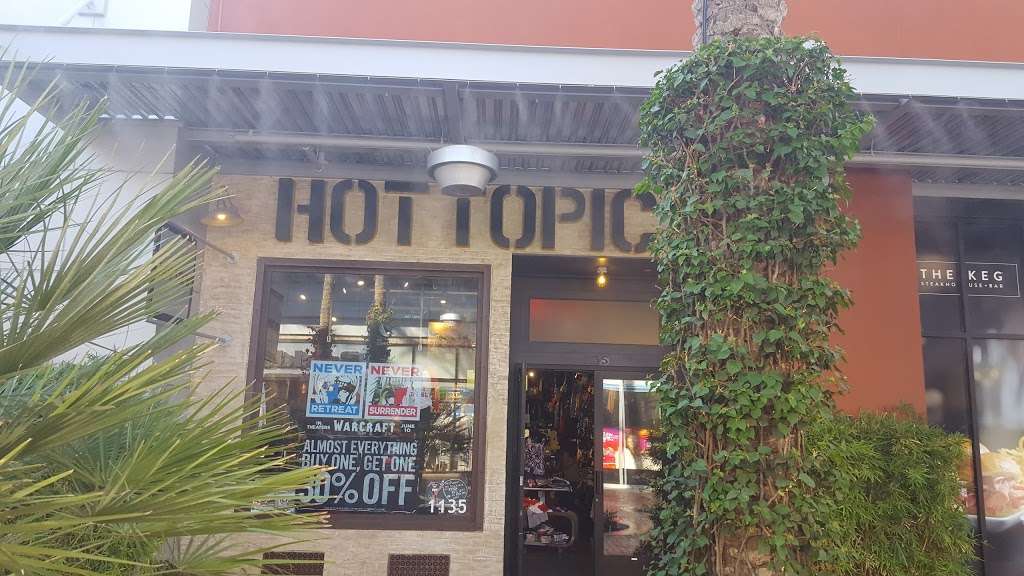 Hot Topic | 2000 Rio Salado Pathway D-2, Tempe, AZ 85281, USA | Phone: (480) 557-9828