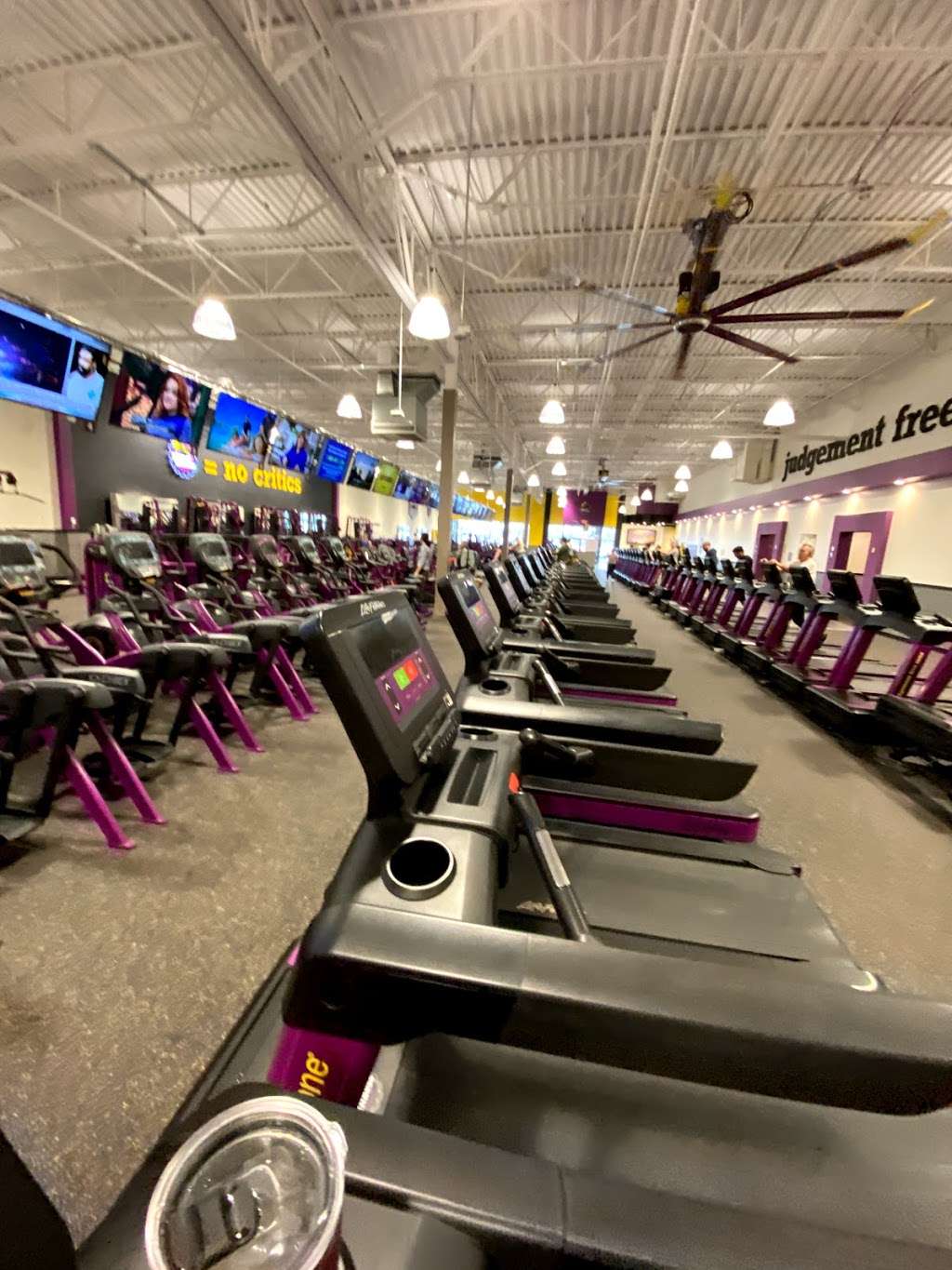 Planet Fitness - Temporarily Closed | 585 Taunton Ave, East Providence, RI 02914 | Phone: (401) 434-1044