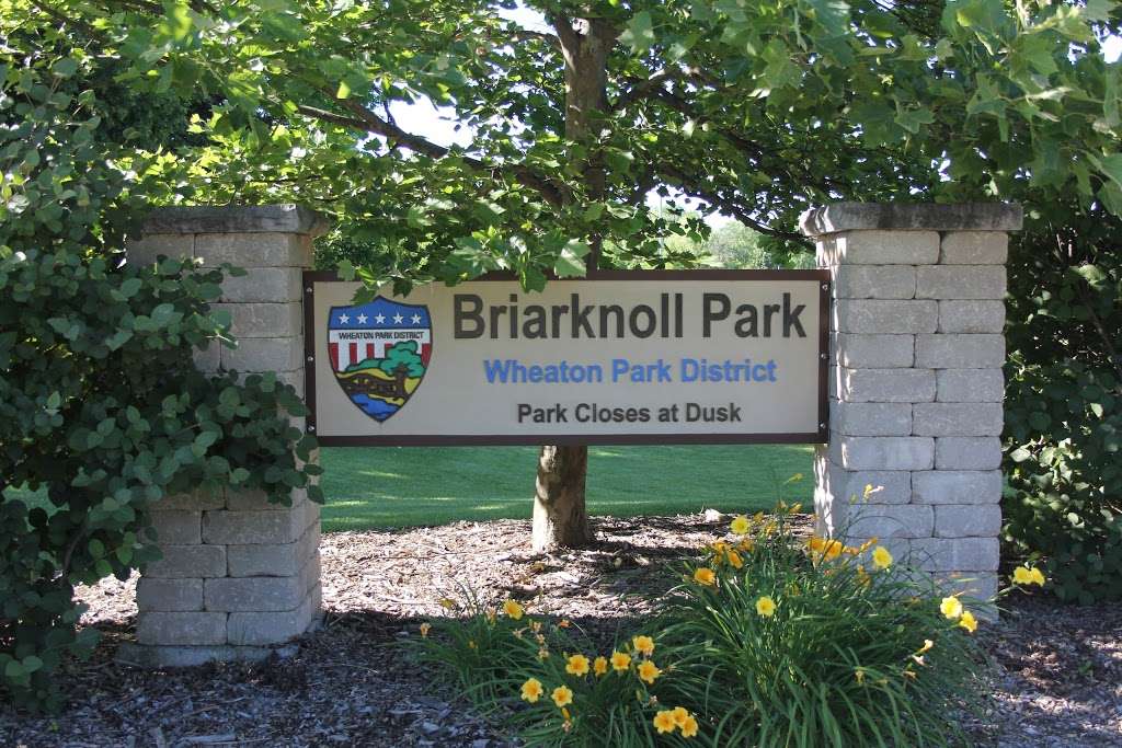 Briar Knoll Park | 500 Tennyson Dr, Wheaton, IL 60189, USA | Phone: (630) 690-4880