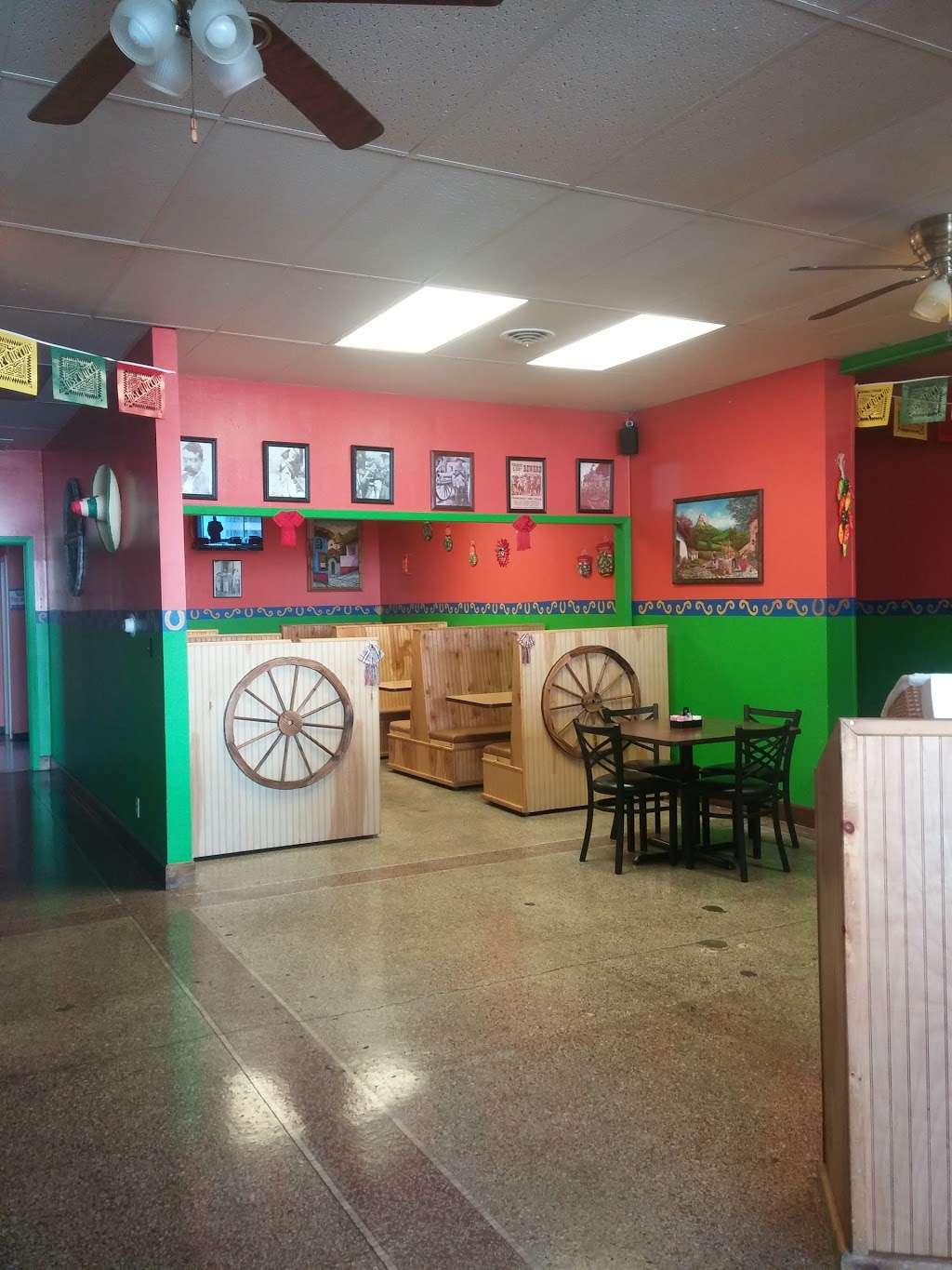 Herradura Mexican Restaurant | 101 W Broadway St, Excelsior Springs, MO 64024, USA | Phone: (816) 848-5082