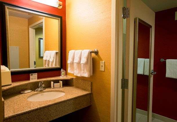 Courtyard by Marriott Newark-University of Delaware | 400 David Hollowell Dr, Newark, DE 19716, USA | Phone: (302) 737-0900