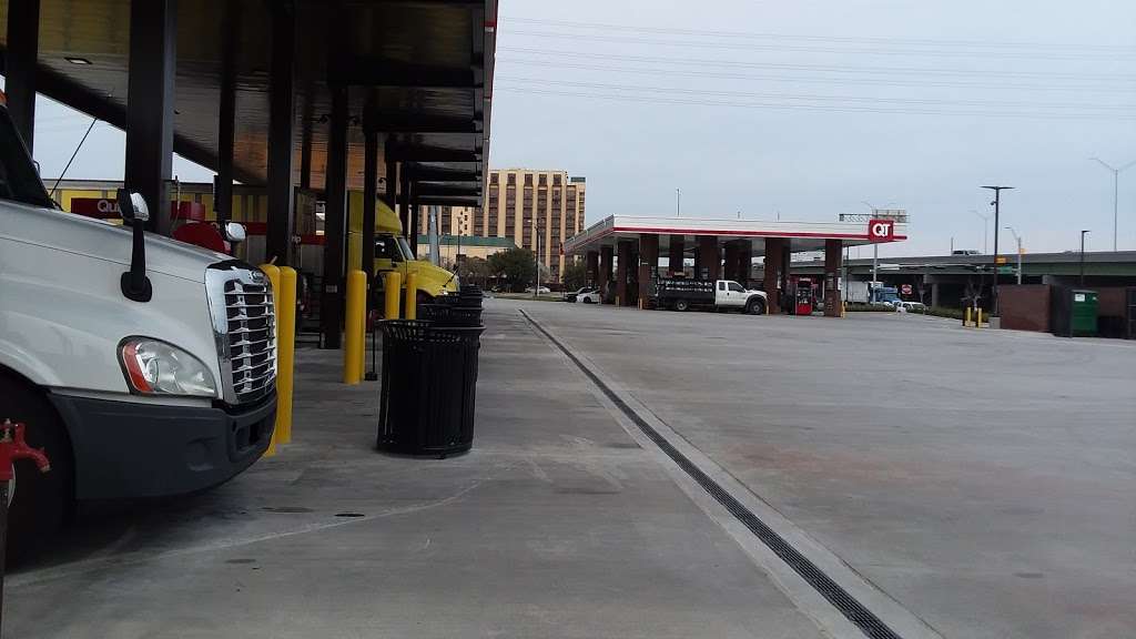 QuikTrip | 9235 John W. Carpenter Fwy, Dallas, TX 75247, USA | Phone: (214) 920-9286