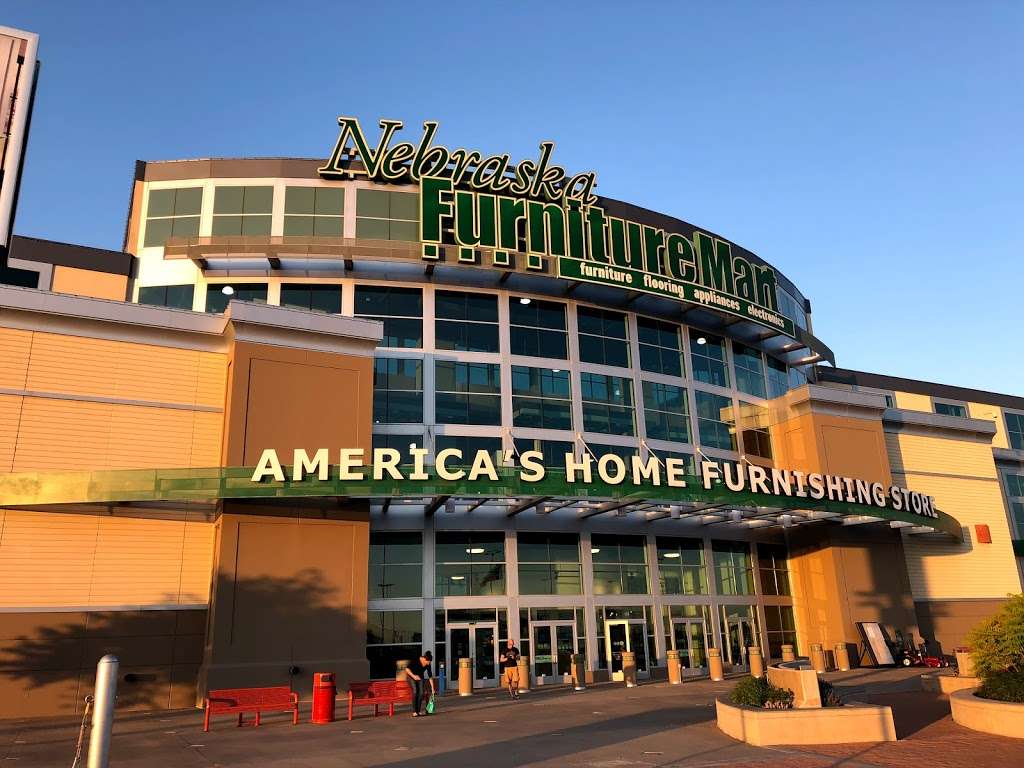 Nebraska Furniture Mart | 1601 Village West Pkwy, Kansas City, KS 66111, USA | Phone: (800) 359-1200