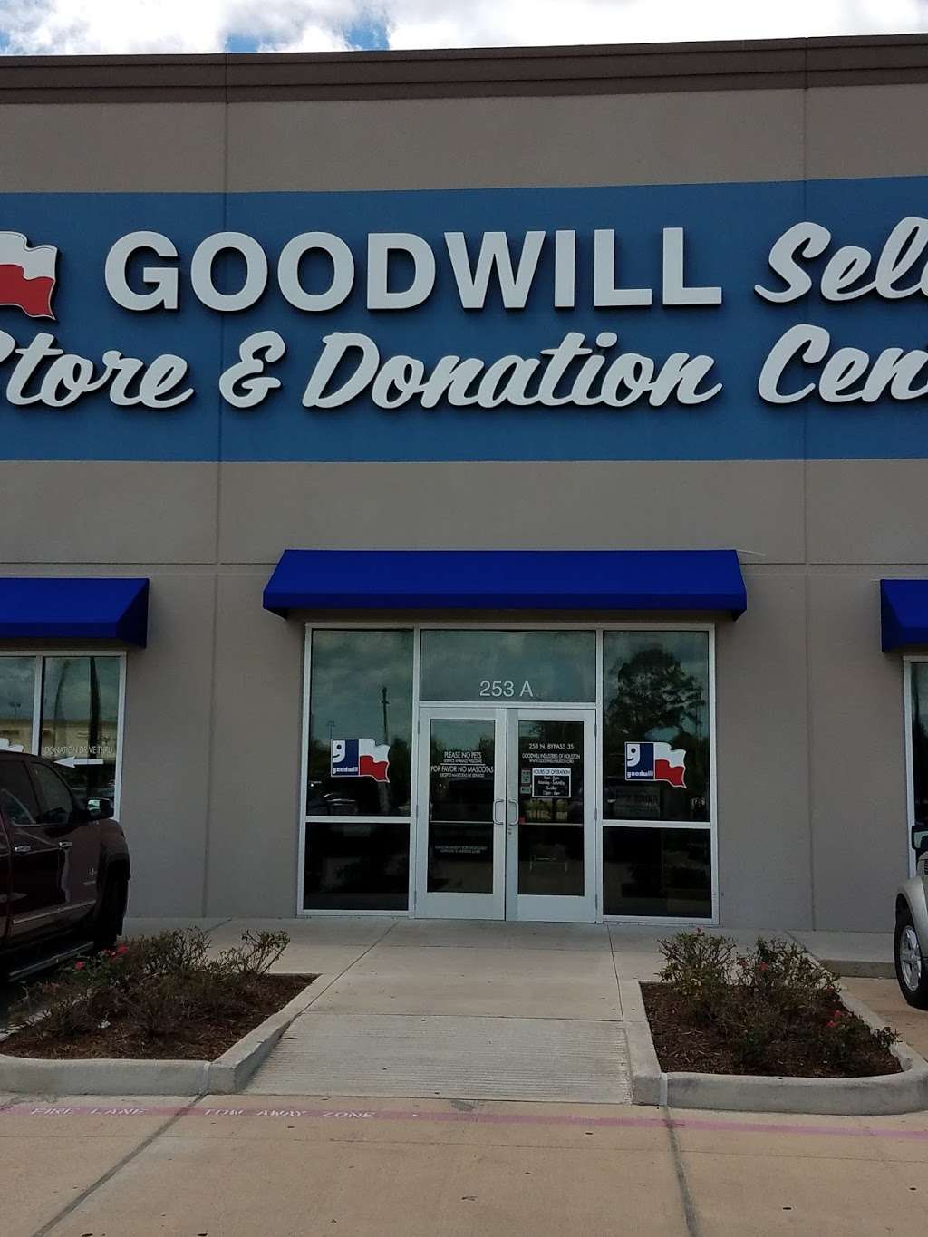 Goodwill Select Store | 253 N Bypass 35, Alvin, TX 77511 | Phone: (281) 968-3775