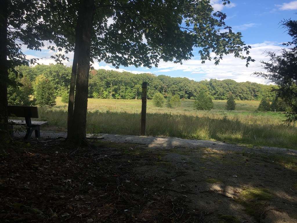 Hidden Pond Trailhead | 10776 Belmont Blvd, Lorton, VA 22079, USA