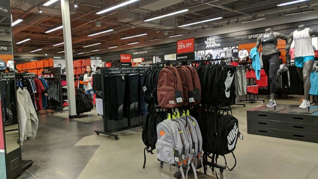 nike outlet tejon ranch