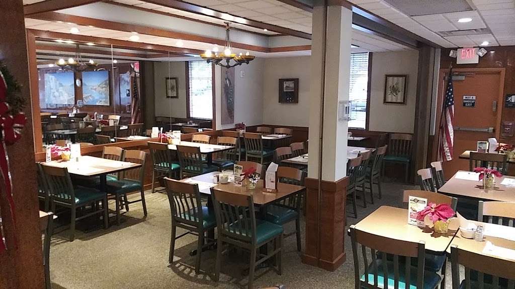 Deluxe Restaurant | 2295 Lancaster Pike, Shillington, PA 19607, USA | Phone: (610) 775-2577