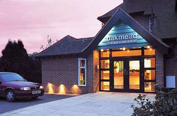 Oakmead Dental Care | 48 Moat Rd, East Grinstead RH19 3LH, UK | Phone: 01342 325363