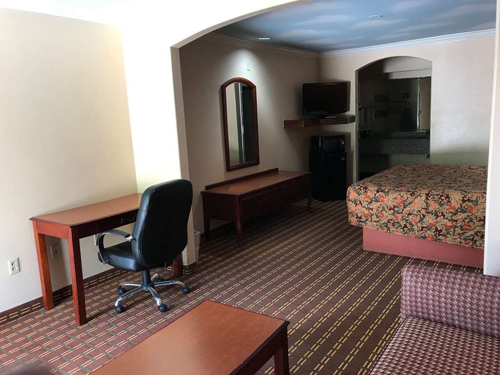 Luxury Inn & Suites | 9691, 3564 US-90, Liberty, TX 77575, USA | Phone: (936) 336-8300