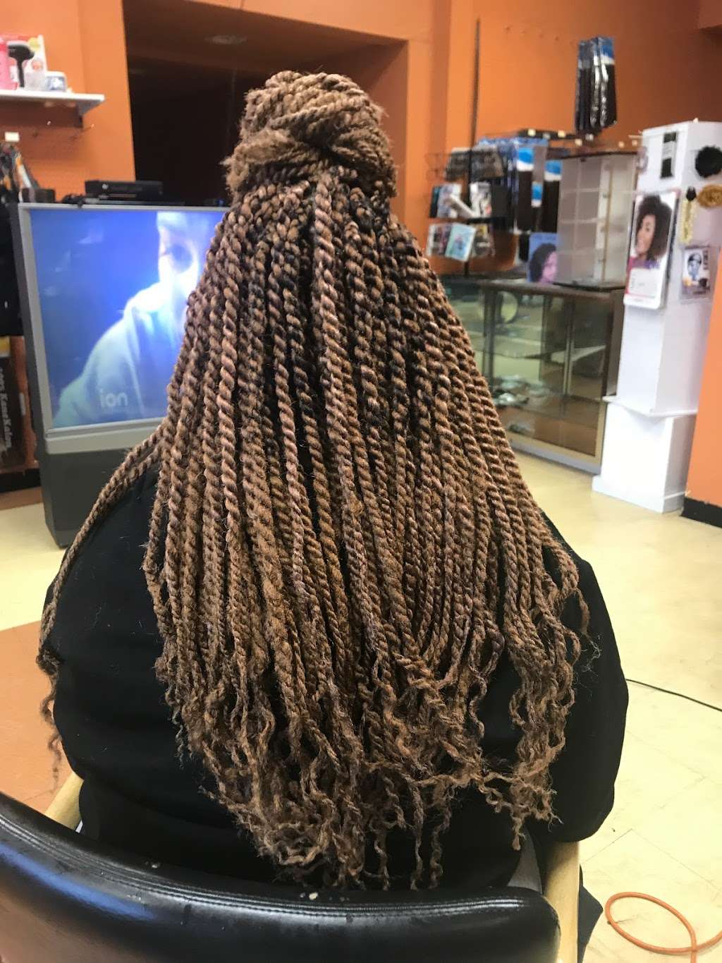 Yakha Express Braids | 2802 Lafayette Rd #22, Indianapolis, IN 46222 | Phone: (317) 925-2130