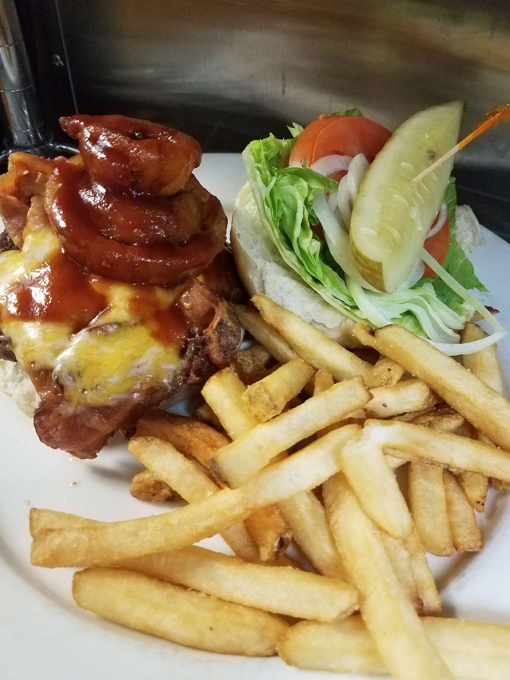 Jerzees Sports Bar & Pizzaria | 2609 Mt Carmel Ave, Glenside, PA 19038, USA | Phone: (215) 572-1105