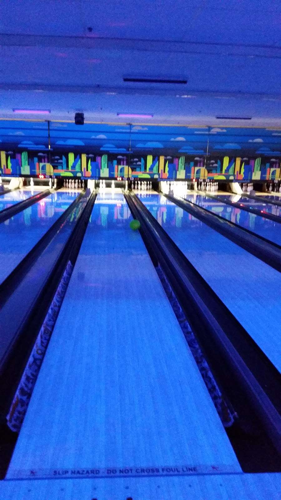 Brunswick Zone Fountain Square Lanes | 631 Lakehurst Rd, Waukegan, IL 60085, USA | Phone: (847) 473-2600