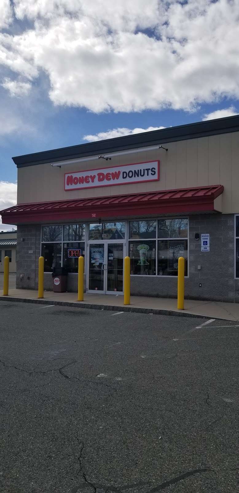 Honey Dew Donuts in 140 S Main St, Milford, MA 01757, USA