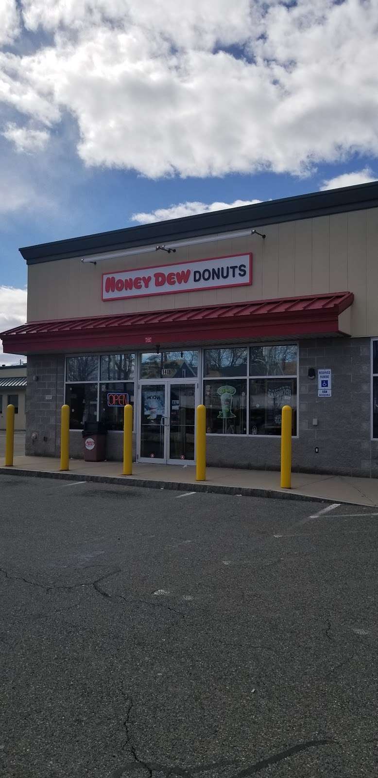 Honey Dew Donuts | 140 S Main St, Milford, MA 01757, USA | Phone: (508) 422-9868
