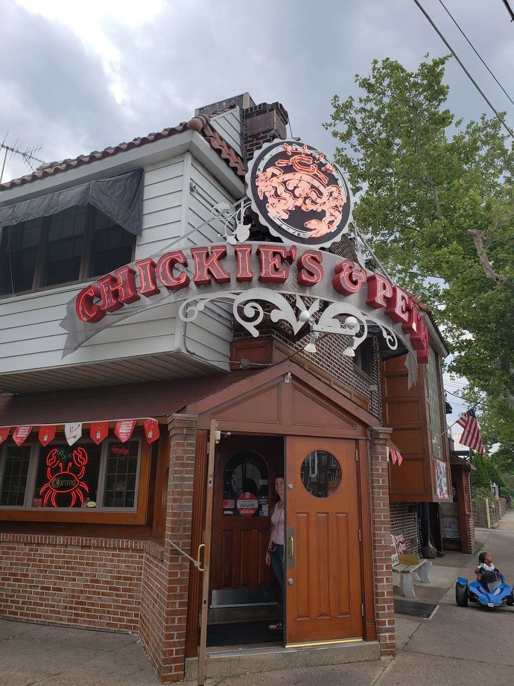 Chickies & Petes | 4010 Robbins Ave, Philadelphia, PA 19135, USA | Phone: (215) 338-3060